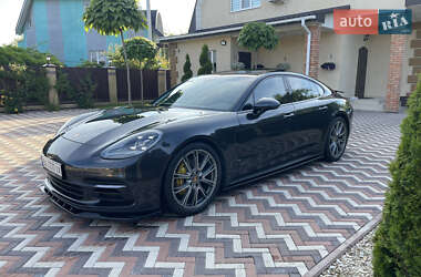 Фастбэк Porsche Panamera 2018 в 