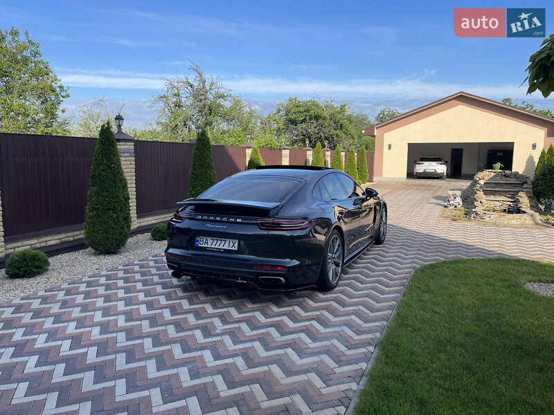 Фастбек Porsche Panamera 2018 в Києві