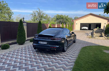 Фастбэк Porsche Panamera 2018 в 