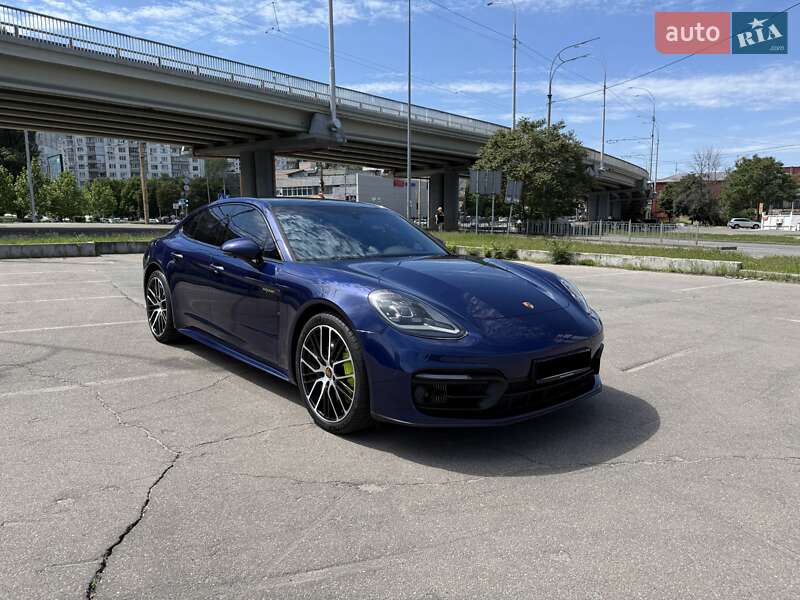 Фастбек Porsche Panamera 2023 в 