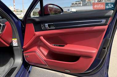 Фастбек Porsche Panamera 2023 в 