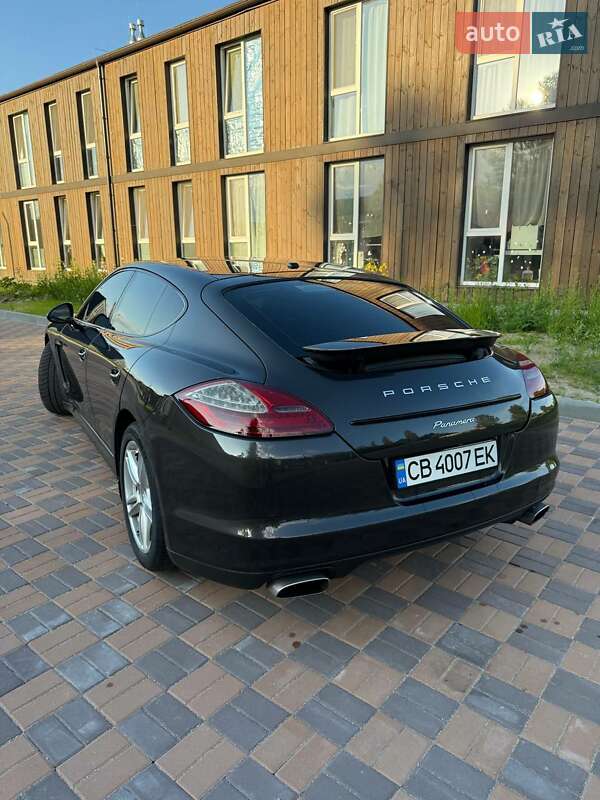 Фастбэк Porsche Panamera 2012 в Чернигове