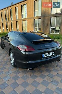 Фастбэк Porsche Panamera 2012 в 