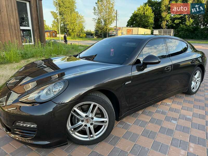 Фастбэк Porsche Panamera 2012 в Чернигове