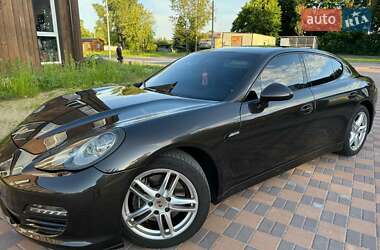 Фастбэк Porsche Panamera 2012 в 