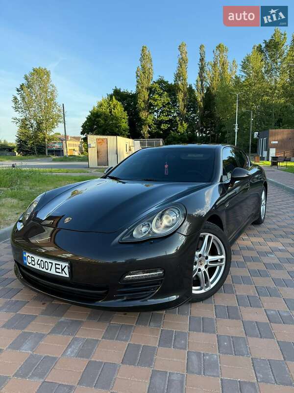 Фастбэк Porsche Panamera 2012 в 