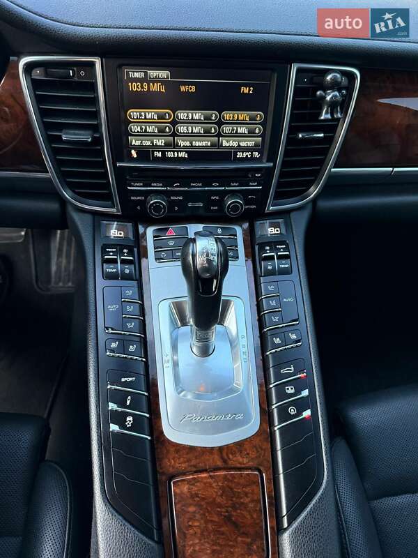 Фастбэк Porsche Panamera 2012 в Чернигове