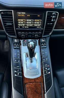 Фастбэк Porsche Panamera 2012 в 