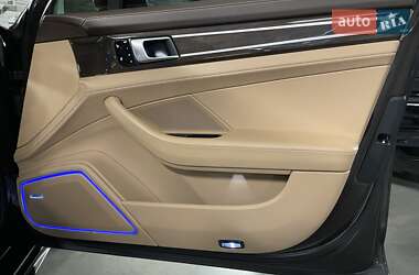 Фастбек Porsche Panamera 2018 в 