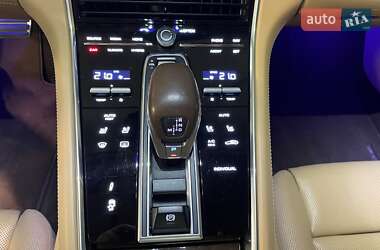 Фастбек Porsche Panamera 2018 в 