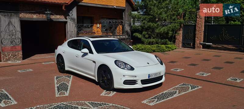 Фастбек Porsche Panamera 2014 в Києві
