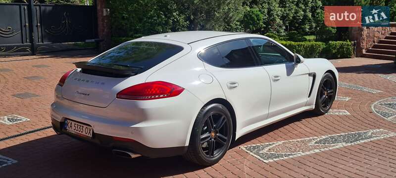 Фастбек Porsche Panamera 2014 в Києві