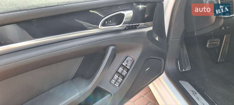 Фастбек Porsche Panamera 2014 в Києві