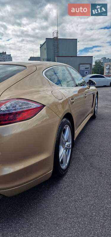 Фастбэк Porsche Panamera 2011 в Виннице