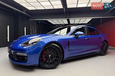Фастбэк Porsche Panamera 2019 в 