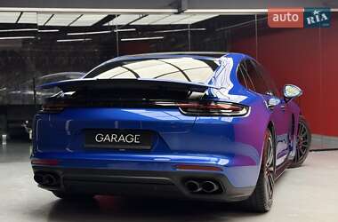 Фастбэк Porsche Panamera 2019 в 