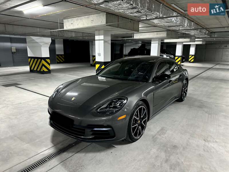Фастбэк Porsche Panamera 2018 в 