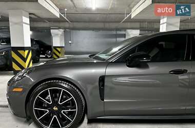 Фастбэк Porsche Panamera 2018 в 