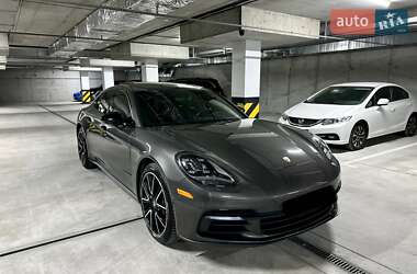Фастбэк Porsche Panamera 2018 в 