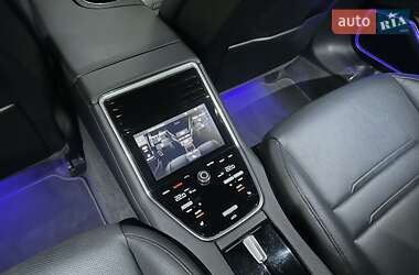 Фастбэк Porsche Panamera 2018 в 