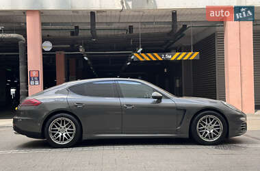Фастбэк Porsche Panamera 2013 в 
