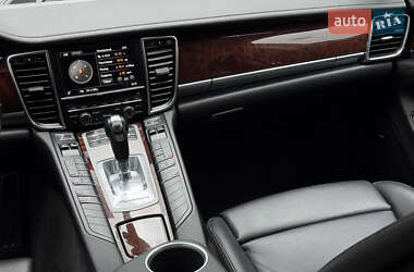 Фастбэк Porsche Panamera 2013 в 