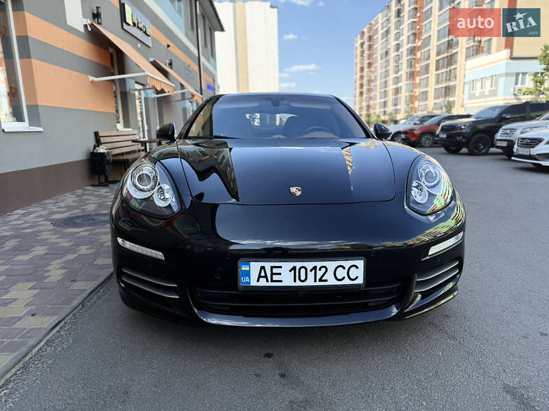 Фастбэк Porsche Panamera 2013 в Киеве