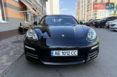 Фастбэк Porsche Panamera 2013 в 