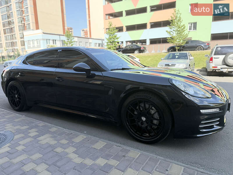Фастбэк Porsche Panamera 2013 в Киеве