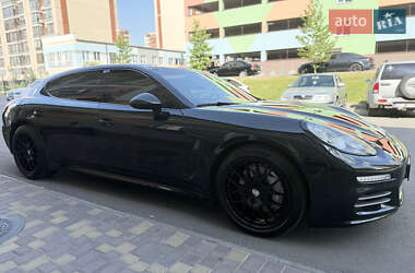 Фастбэк Porsche Panamera 2013 в 