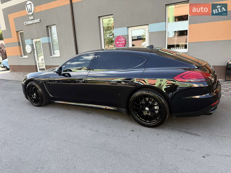 Фастбэк Porsche Panamera 2013 в Киеве
