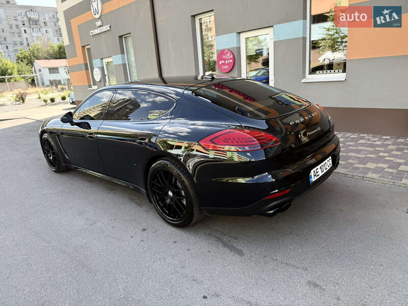 Фастбэк Porsche Panamera 2013 в Киеве