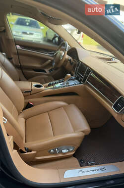 Фастбэк Porsche Panamera 2013 в 