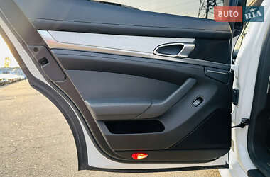 Фастбэк Porsche Panamera 2010 в 