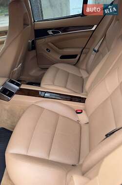 Фастбэк Porsche Panamera 2011 в 