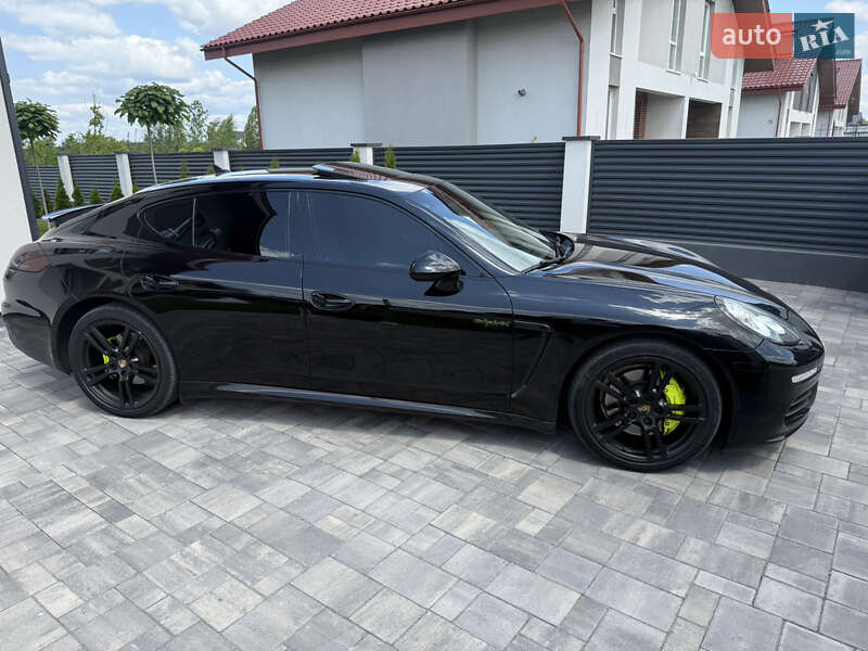 Фастбэк Porsche Panamera 2014 в Ровно
