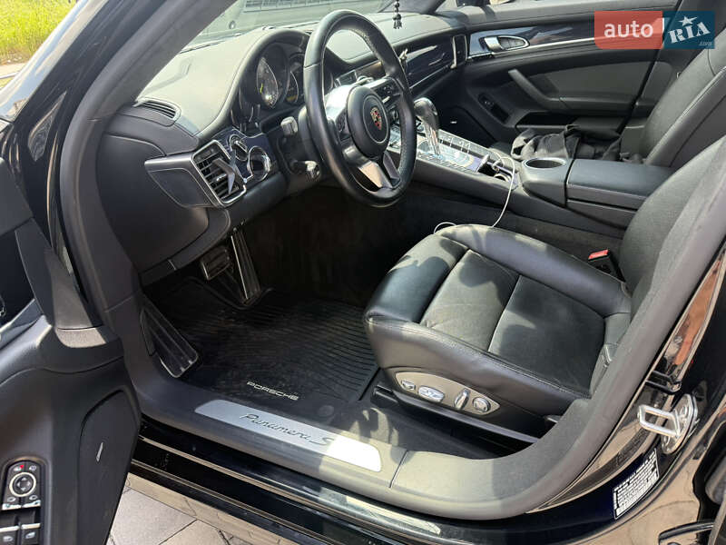 Фастбэк Porsche Panamera 2014 в Ровно