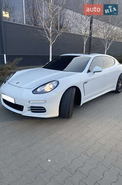Фастбэк Porsche Panamera 2015 в 