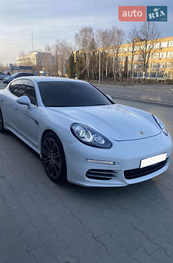 Фастбэк Porsche Panamera 2015 в 