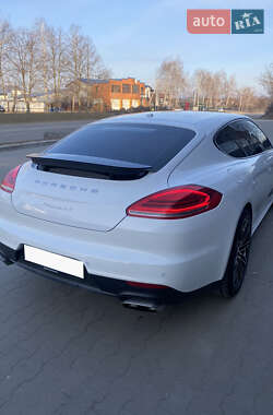 Фастбэк Porsche Panamera 2015 в 