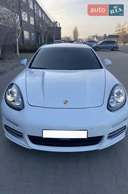 Фастбэк Porsche Panamera 2015 в 