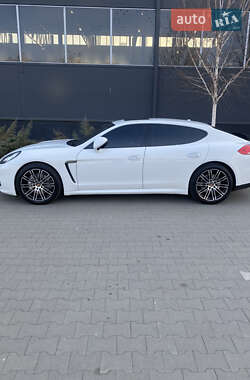 Фастбэк Porsche Panamera 2015 в 