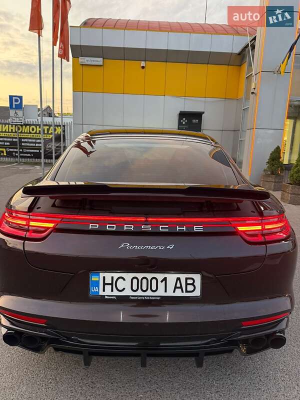 Фастбэк Porsche Panamera 2018 в Львове