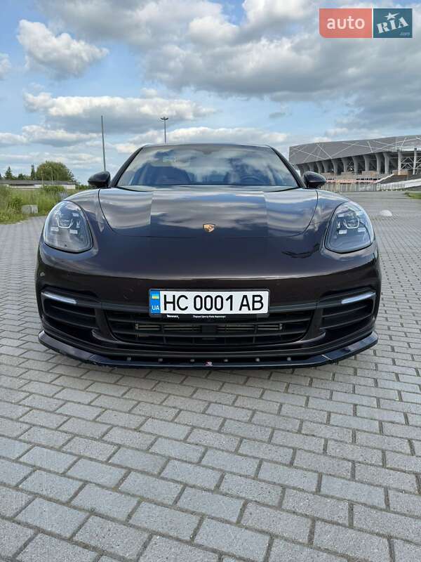 Фастбэк Porsche Panamera 2018 в Львове