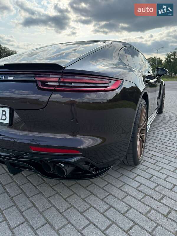 Фастбэк Porsche Panamera 2018 в Львове