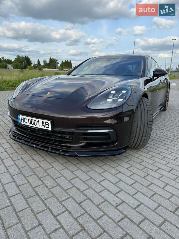 Фастбэк Porsche Panamera 2018 в Львове