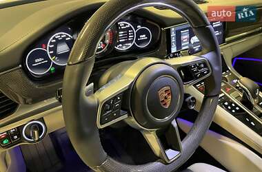 Универсал Porsche Panamera 2018 в 