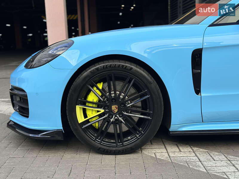 Фастбэк Porsche Panamera 2016 в Киеве