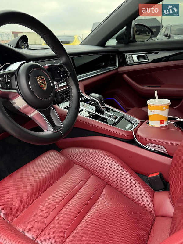Фастбэк Porsche Panamera 2018 в Киеве