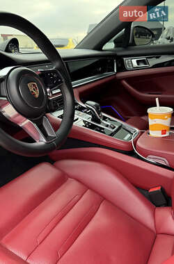 Фастбэк Porsche Panamera 2018 в 